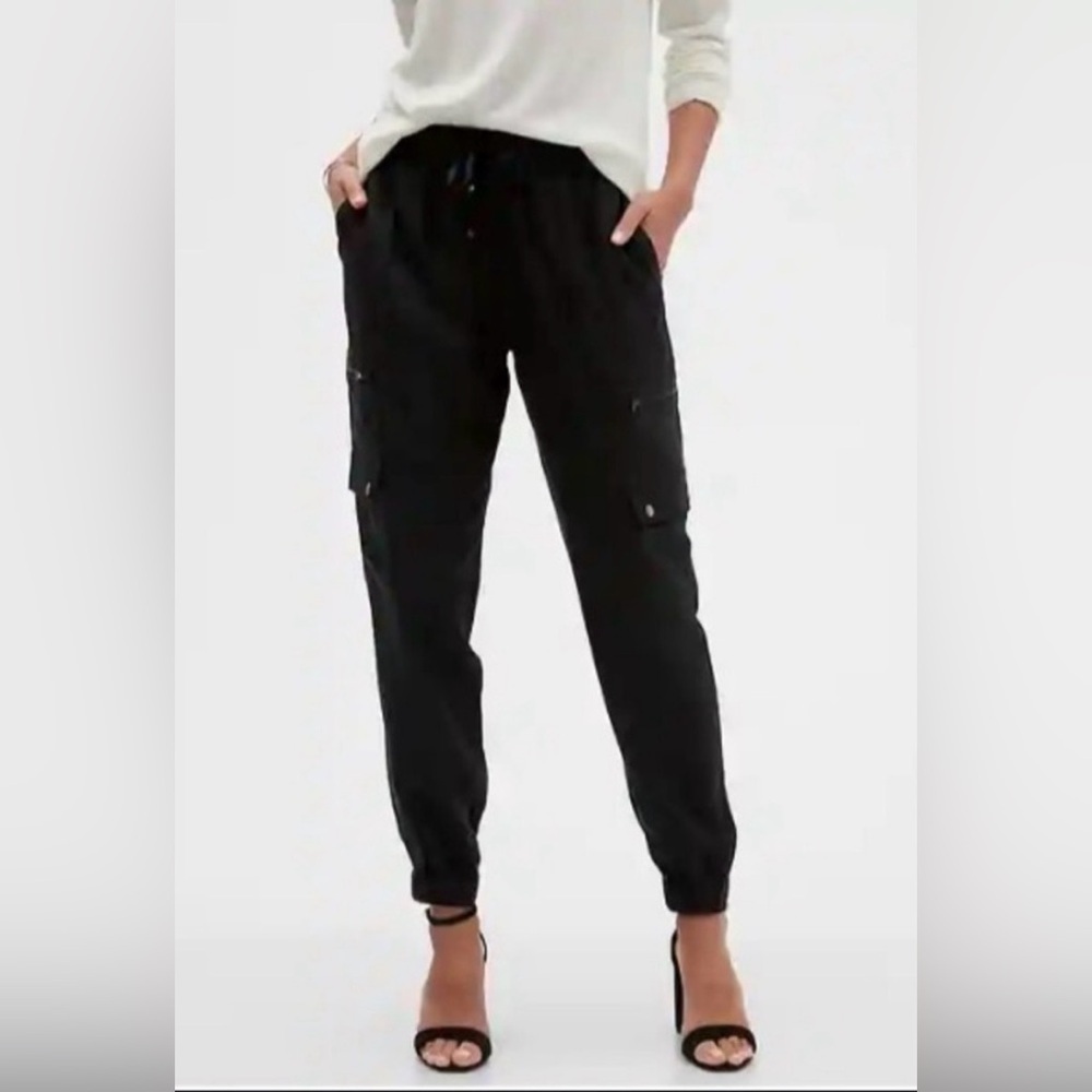 BANANA REPUBLIC Sz 18 Cargo Jogger Pants With Multiple Pockets Cinched Hem